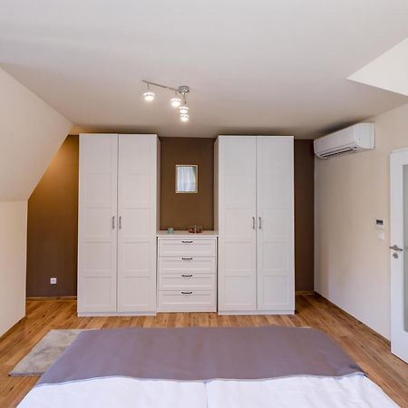 Apartments Menuet Karlovy Vary Chambre photo
