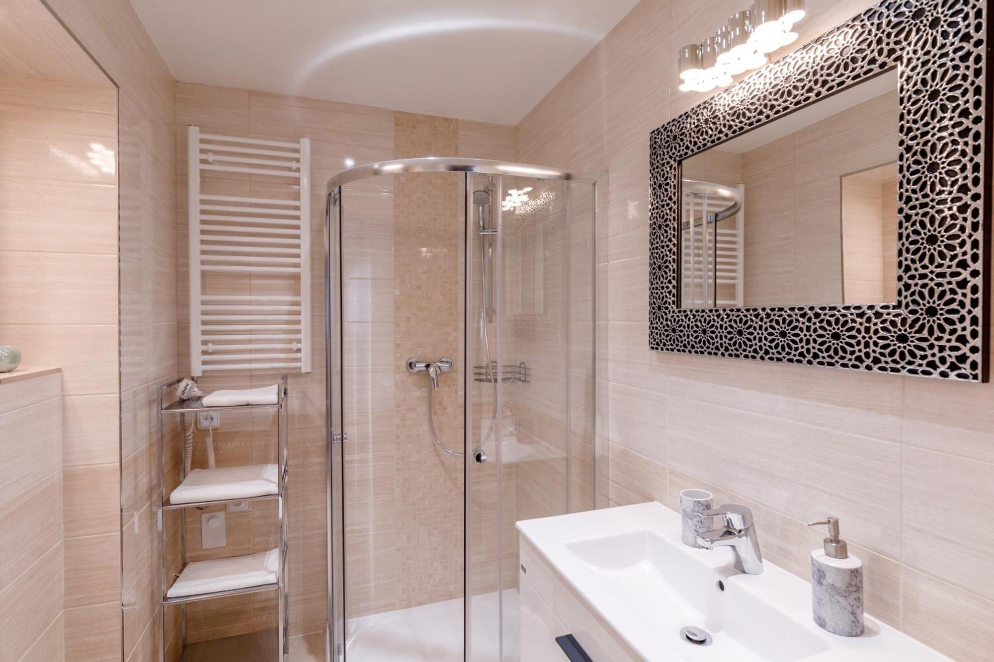 Apartments Menuet Karlovy Vary Chambre photo