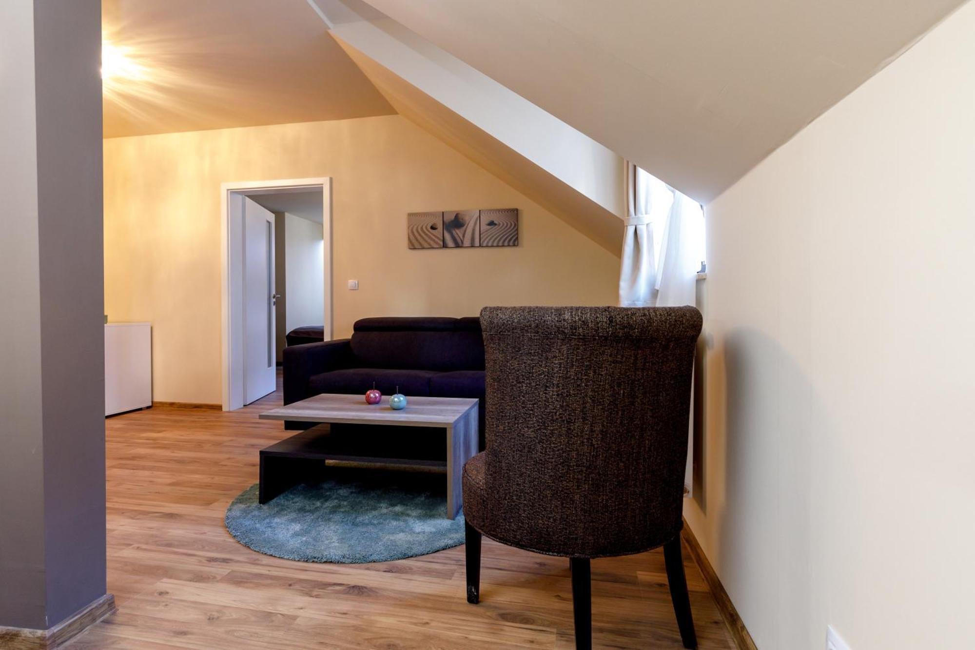 Apartments Menuet Karlovy Vary Chambre photo